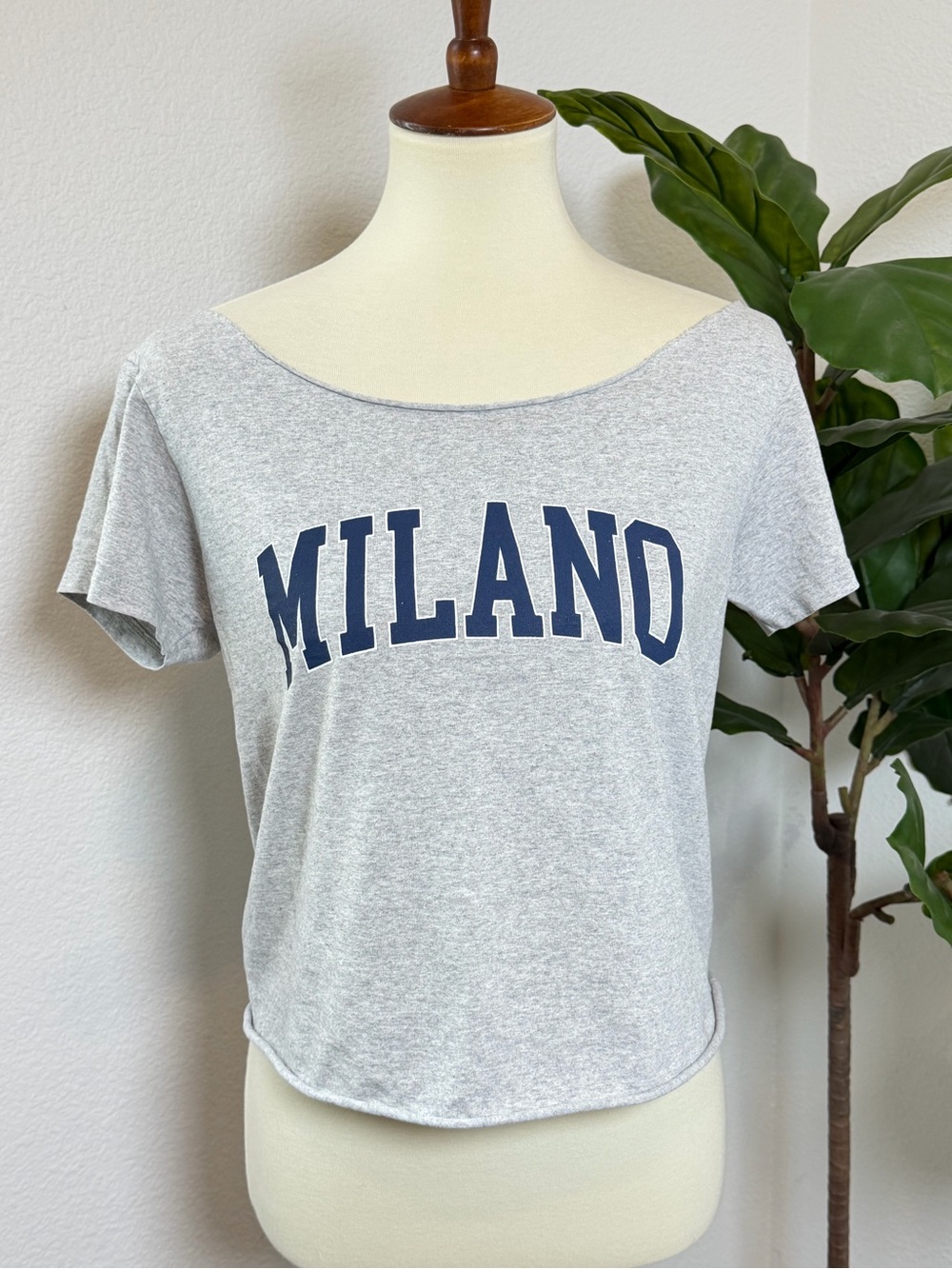 Brandy Melville John Galt "Milano" Graphic Tee - Picture 4 of 8